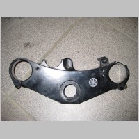 Yamaha R6 1999-2002 felso villahid hianyos.jpg